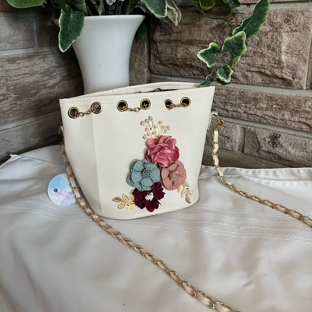 Ella and Elly flower and pearl detail purse